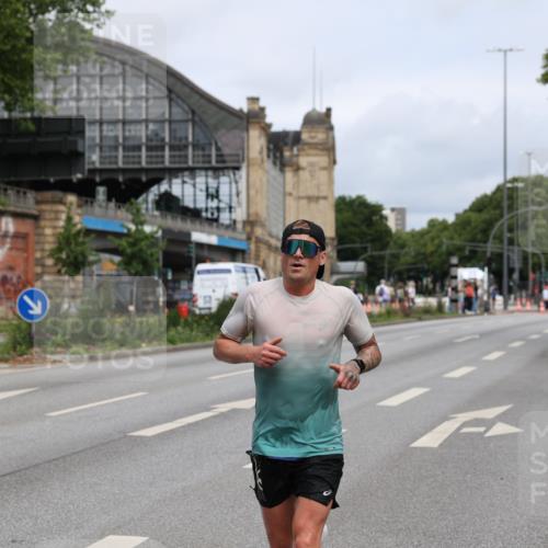 29.06.2025 - hella hamburg halbmarathon Yannick Fuchs http://msf.ph/oto/8161948 29.06.2025 10:21:09 20KM 9767, 10468, 11228, 13346, 14107, 16615, 17003 meine-sportfotos.de