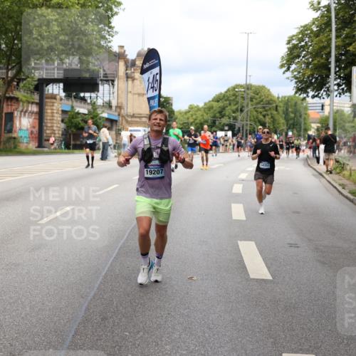 29.06.2025 - hella hamburg halbmarathon Yannick Fuchs http://msf.ph/oto/8161962 29.06.2025 10:39:06 20KM 1057, 1413, 1424, 1468, 1520, 1697, 1782, 1941, 2415, 2890, 2970, 3098, 3305, 4270, 4691, 4915, 7710, 8928, 9302, 11809, 13975, 14351, 14464, 14686, 14687, 14703, 15334, 16058, 17097, 17120, 17406, 18539, 18560, 18631, 18806, 19207 meine-sportfotos.de