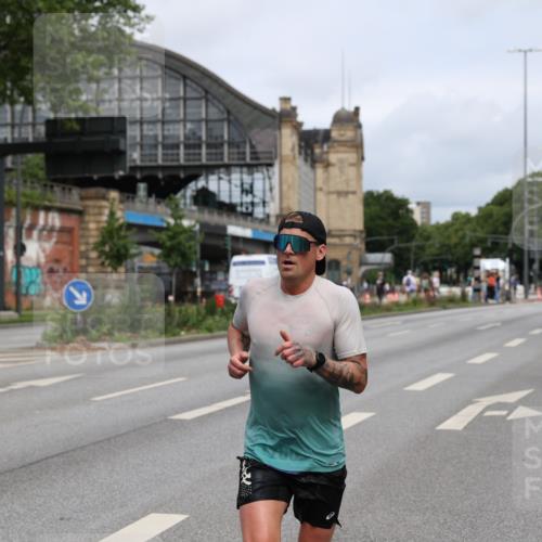 29.06.2025 - hella hamburg halbmarathon Yannick Fuchs http://msf.ph/oto/8161980 29.06.2025 10:21:09 20KM 9767, 10468, 11228, 13346, 14107, 16615, 17003 meine-sportfotos.de