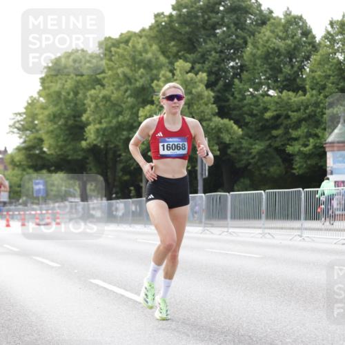29.06.2025 - hella hamburg halbmarathon Jannik Wohlers http://msf.ph/oto/8161983 29.06.2025 09:40:01 Lombardsbrücke 34, 35, 52, 54, 6530, 9151, 9255, 9447, 10650, 12678, 14302, 15495, 16068, 16245, 16988, 19075 meine-sportfotos.de