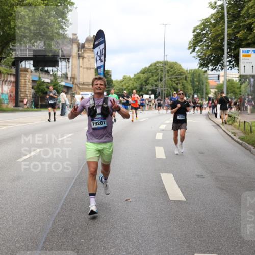 29.06.2025 - hella hamburg halbmarathon Yannick Fuchs http://msf.ph/oto/8161988 29.06.2025 10:39:06 20KM 1057, 1413, 1424, 1468, 1520, 1697, 1782, 1941, 2415, 2890, 2970, 3098, 3305, 4270, 4691, 4915, 7710, 8928, 9302, 11809, 13975, 14351, 14464, 14686, 14687, 14703, 15334, 16058, 17097, 17120, 17406, 18539, 18560, 18631, 18806, 19207 meine-sportfotos.de