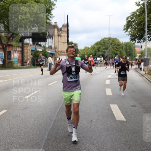 29.06.2025 - hella hamburg halbmarathon Yannick Fuchs http://msf.ph/oto/8162002 29.06.2025 10:39:07 20KM 1413, 1424, 1468, 1520, 1697, 1782, 1941, 2415, 2890, 2970, 3098, 4270, 4691, 4915, 5047, 7710, 8928, 9302, 11809, 13975, 14351, 14464, 14686, 14687, 14703, 15334, 16058, 17097, 17120, 17406, 18539, 18560, 18631, 18806, 19207 meine-sportfotos.de