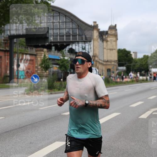 29.06.2025 - hella hamburg halbmarathon Yannick Fuchs http://msf.ph/oto/8162003 29.06.2025 10:21:09 20KM 9767, 10468, 11228, 13346, 14107, 16615, 17003 meine-sportfotos.de