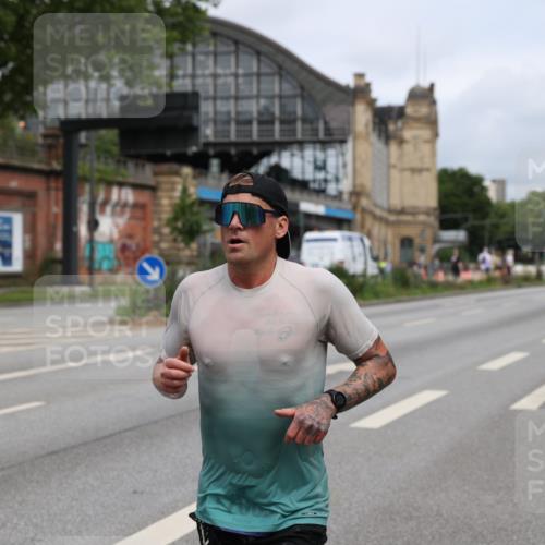 29.06.2025 - hella hamburg halbmarathon Yannick Fuchs http://msf.ph/oto/8162038 29.06.2025 10:21:09 20KM 9767, 10468, 11228, 13346, 14107, 16615, 17003 meine-sportfotos.de