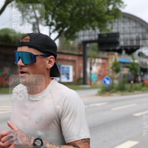 29.06.2025 - hella hamburg halbmarathon Yannick Fuchs http://msf.ph/oto/8162047 29.06.2025 10:21:10 20KM 9767, 10468, 13346, 14107, 16615, 17003, 17258 meine-sportfotos.de