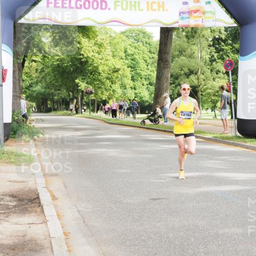 29.06.2025 - hella hamburg halbmarathon MichiJ http://msf.ph/oto/8162050 29.06.2025 10:11:43 Zwischen KM18-KM19 14766, 16120, 17402 meine-sportfotos.de