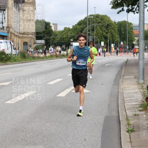 29.06.2025 - hella hamburg halbmarathon Yannick Fuchs http://msf.ph/oto/8162070 29.06.2025 10:21:11 20KM 9767, 10468, 13346, 14107, 16615, 17003, 17258 meine-sportfotos.de