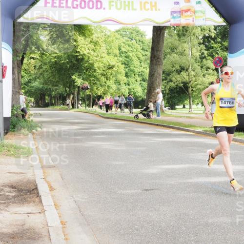 29.06.2025 - hella hamburg halbmarathon MichiJ http://msf.ph/oto/8162096 29.06.2025 10:11:44 Zwischen KM18-KM19 14766, 16120, 17402 meine-sportfotos.de
