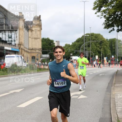 29.06.2025 - hella hamburg halbmarathon Yannick Fuchs http://msf.ph/oto/8162131 29.06.2025 10:21:12 20KM 9767, 10468, 14107, 16615, 17003, 17258 meine-sportfotos.de