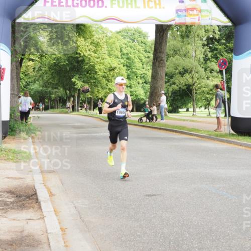 29.06.2025 - hella hamburg halbmarathon MichiJ http://msf.ph/oto/8162132 29.06.2025 10:12:03 Zwischen KM18-KM19 10650 meine-sportfotos.de
