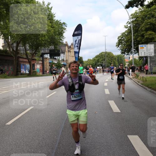 29.06.2025 - hella hamburg halbmarathon Yannick Fuchs http://msf.ph/oto/8162135 29.06.2025 10:39:07 20KM 1413, 1424, 1468, 1520, 1697, 1782, 1941, 2415, 2890, 2970, 3098, 4270, 4691, 4915, 5047, 7710, 8928, 9302, 11809, 13975, 14351, 14464, 14686, 14687, 14703, 15334, 16058, 17097, 17120, 17406, 18539, 18560, 18631, 18806, 19207 meine-sportfotos.de