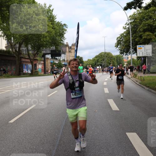 29.06.2025 - hella hamburg halbmarathon Yannick Fuchs http://msf.ph/oto/8162143 29.06.2025 10:39:07 20KM 1413, 1424, 1468, 1520, 1697, 1782, 1941, 2415, 2890, 2970, 3098, 4270, 4691, 4915, 5047, 7710, 8928, 9302, 11809, 13975, 14351, 14464, 14686, 14687, 14703, 15334, 16058, 17097, 17120, 17406, 18539, 18560, 18631, 18806, 19207 meine-sportfotos.de