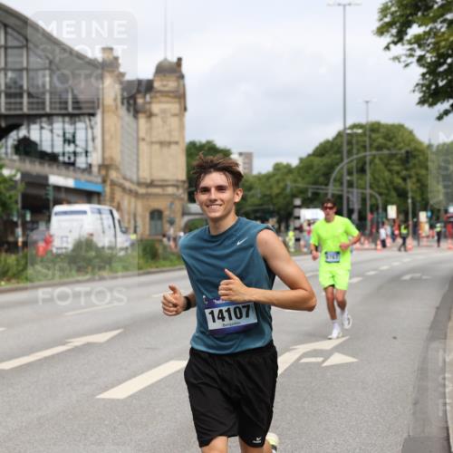 29.06.2025 - hella hamburg halbmarathon Yannick Fuchs http://msf.ph/oto/8162171 29.06.2025 10:21:12 20KM 9767, 10468, 14107, 16615, 17003, 17258 meine-sportfotos.de