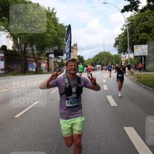 29.06.2025 - hella hamburg halbmarathon Yannick Fuchs http://msf.ph/oto/8162219 29.06.2025 10:39:08 20KM 1413, 1424, 1468, 1520, 1697, 2415, 2890, 2970, 3098, 4270, 4691, 4915, 5047, 7710, 8928, 9302, 11809, 13975, 14351, 14464, 14686, 14687, 14703, 15334, 16058, 16803, 17097, 17120, 17406, 18539, 18560, 18631, 19207 meine-sportfotos.de