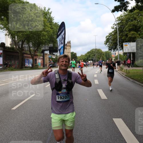 29.06.2025 - hella hamburg halbmarathon Yannick Fuchs http://msf.ph/oto/8162230 29.06.2025 10:39:08 20KM 1413, 1424, 1468, 1520, 1697, 2415, 2890, 2970, 3098, 4270, 4691, 4915, 5047, 7710, 8928, 9302, 11809, 13975, 14351, 14464, 14686, 14687, 14703, 15334, 16058, 16803, 17097, 17120, 17406, 18539, 18560, 18631, 19207 meine-sportfotos.de