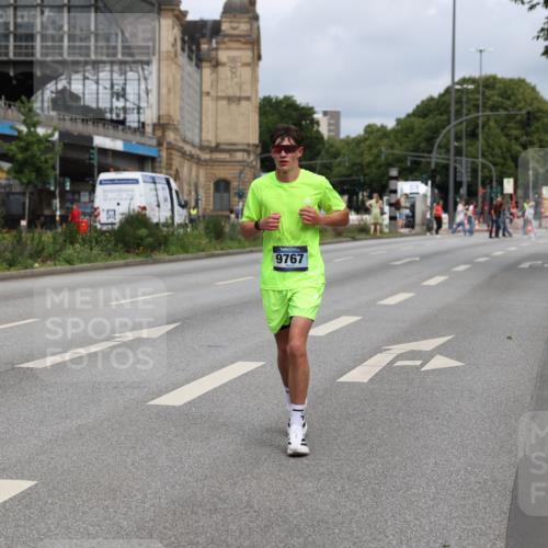 29.06.2025 - hella hamburg halbmarathon Yannick Fuchs http://msf.ph/oto/8162260 29.06.2025 10:21:15 20KM 9767, 14107, 16615, 17003, 17258 meine-sportfotos.de