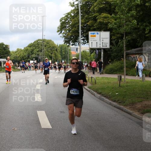 29.06.2025 - hella hamburg halbmarathon Yannick Fuchs http://msf.ph/oto/8162291 29.06.2025 10:39:09 20KM 1413, 1424, 1520, 1697, 2890, 2970, 3098, 4270, 4691, 4915, 5047, 7710, 8928, 9030, 9302, 10313, 11809, 12528, 13975, 14351, 14464, 14686, 14687, 14703, 15334, 16058, 16803, 17120, 17406, 18539, 18631, 19207 meine-sportfotos.de