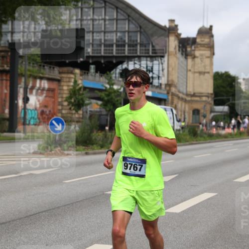 29.06.2025 - hella hamburg halbmarathon Yannick Fuchs http://msf.ph/oto/8162295 29.06.2025 10:21:15 20KM 9767, 14107, 16615, 17003, 17258 meine-sportfotos.de