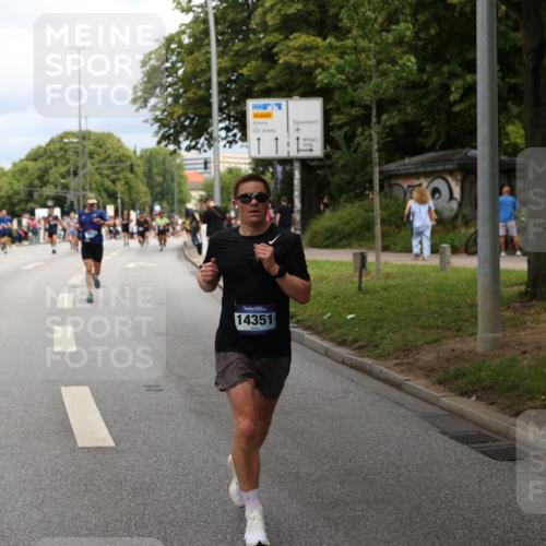 29.06.2025 - hella hamburg halbmarathon Yannick Fuchs http://msf.ph/oto/8162352 29.06.2025 10:39:09 20KM 1413, 1424, 1520, 1697, 2890, 2970, 3098, 4270, 4691, 4915, 5047, 7710, 8928, 9030, 9302, 10313, 11809, 12528, 13975, 14351, 14464, 14686, 14687, 14703, 15334, 16058, 16803, 17120, 17406, 18539, 18631, 19207 meine-sportfotos.de