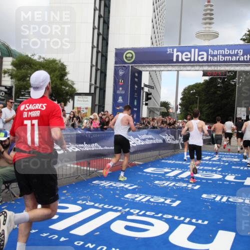 29.06.2025 - hella hamburg halbmarathon Michael Strokosch http://msf.ph/oto/8162382 29.06.2025 10:32:50 Ziel 7965, 8062, 12987, 13686, 13961, 14028, 15054, 16425, 17117, 17151 meine-sportfotos.de