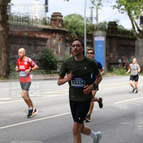 29.06.2025 - hella hamburg halbmarathon Yannick Fuchs http://msf.ph/oto/8162403 29.06.2025 10:39:31 20KM 1171, 1424, 1520, 2098, 2188, 2470, 2890, 2970, 3785, 3917, 4270, 4915, 4997, 5047, 5623, 6266, 6375, 6575, 6819, 7087, 7167, 7325, 7709, 7843, 8871, 9030, 9720, 10064, 10313, 10741, 11688, 12154, 12161, 12528, 12643, 12783, 13919, 15334, 15365, 15651, 15666, 15760, 16058, 16617, 16685, 16689, 16803, 16834, 17381, 17382, 17544, 18055, 18631, 18638, 18689, 18718, 19116 meine-sportfotos.de