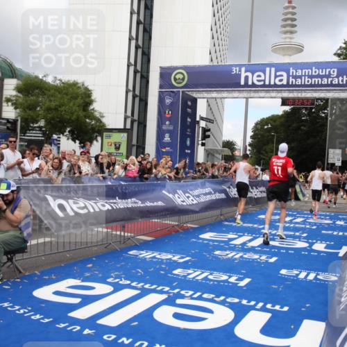 29.06.2025 - hella hamburg halbmarathon Michael Strokosch http://msf.ph/oto/8162432 29.06.2025 10:32:51 Ziel 7965, 8062, 12987, 13686, 14028, 15054, 16425, 17117, 17151, 18687 meine-sportfotos.de
