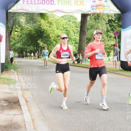 29.06.2025 - hella hamburg halbmarathon MichiJ http://msf.ph/oto/8162509 29.06.2025 10:12:21 Zwischen KM18-KM19 9442, 16068, 17856 meine-sportfotos.de