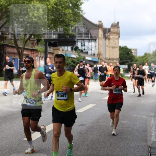 29.06.2025 - hella hamburg halbmarathon Yannick Fuchs http://msf.ph/oto/8162527 29.06.2025 10:39:33 20KM 1171, 1424, 2098, 2188, 2470, 2890, 2970, 3785, 3917, 4270, 4915, 4997, 5047, 5623, 5706, 6266, 6375, 6575, 6819, 7087, 7167, 7325, 7709, 7843, 8871, 9030, 9105, 9710, 9720, 10064, 10313, 10741, 11688, 12154, 12161, 12528, 12643, 12783, 13919, 15334, 15365, 15651, 15666, 15760, 16617, 16685, 16689, 16725, 16803, 16834, 17381, 17382, 17544, 17960, 18055, 18407, 18631, 18638, 18689, 18718, 19116 meine-sportfotos.de