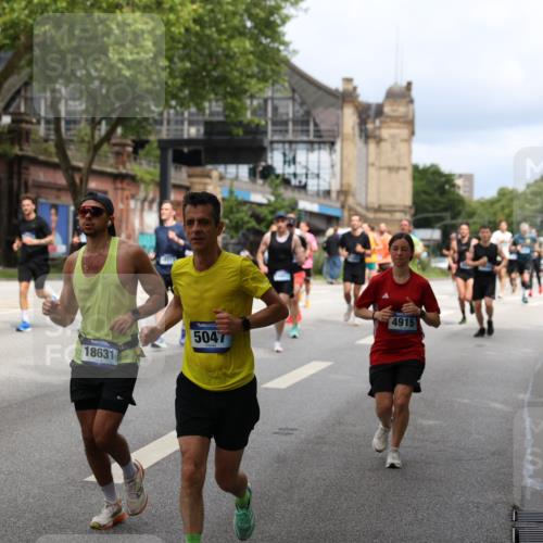 29.06.2025 - hella hamburg halbmarathon Yannick Fuchs http://msf.ph/oto/8162542 29.06.2025 10:39:33 20KM 1171, 1424, 2098, 2188, 2470, 2890, 2970, 3785, 3917, 4270, 4915, 4997, 5047, 5623, 5706, 6266, 6375, 6575, 6819, 7087, 7167, 7325, 7709, 7843, 8871, 9030, 9105, 9710, 9720, 10064, 10313, 10741, 11688, 12154, 12161, 12528, 12643, 12783, 13919, 15334, 15365, 15651, 15666, 15760, 16617, 16685, 16689, 16725, 16803, 16834, 17381, 17382, 17544, 17960, 18055, 18407, 18631, 18638, 18689, 18718, 19116 meine-sportfotos.de