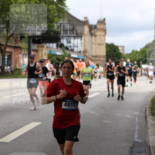 29.06.2025 - hella hamburg halbmarathon Yannick Fuchs http://msf.ph/oto/8162603 29.06.2025 10:39:34 20KM 1171, 1424, 2098, 2188, 2470, 2890, 3785, 3917, 4270, 4915, 4997, 5047, 5623, 5706, 6266, 6375, 6575, 6819, 6831, 7087, 7167, 7325, 7709, 7843, 8871, 9030, 9105, 9710, 9720, 10064, 10313, 10741, 11688, 12154, 12161, 12528, 12643, 12783, 13919, 15334, 15365, 15651, 15666, 15760, 16617, 16685, 16689, 16725, 16803, 16834, 17381, 17382, 17544, 17960, 18055, 18407, 18631, 18638, 18689, 18718, 18862, 19116 meine-sportfotos.de