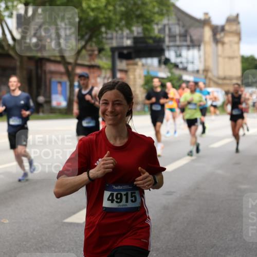 29.06.2025 - hella hamburg halbmarathon Yannick Fuchs http://msf.ph/oto/8162641 29.06.2025 10:39:35 20KM 1171, 1424, 2098, 2188, 2470, 3785, 3917, 4915, 4997, 5047, 5623, 5706, 6266, 6375, 6575, 6819, 6831, 7087, 7167, 7325, 7709, 7843, 8871, 9030, 9105, 9710, 9720, 10064, 10313, 10741, 11688, 12154, 12161, 12528, 12643, 12783, 13919, 15365, 15651, 15666, 15760, 16617, 16685, 16689, 16725, 16803, 16834, 17381, 17382, 17544, 17960, 18055, 18185, 18407, 18631, 18638, 18689, 18718, 18862, 19116 meine-sportfotos.de