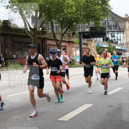 29.06.2025 - hella hamburg halbmarathon Yannick Fuchs http://msf.ph/oto/8162660 29.06.2025 10:39:36 20KM 1171, 1424, 2098, 2188, 2470, 3785, 3917, 4915, 4997, 5047, 5623, 5706, 6266, 6375, 6575, 6819, 6831, 7087, 7167, 7325, 7709, 7843, 8871, 9030, 9105, 9710, 9720, 10064, 10313, 10741, 11291, 11688, 12154, 12161, 12528, 12643, 12783, 13919, 15365, 15651, 15666, 15760, 16617, 16685, 16689, 16725, 16803, 16834, 17381, 17382, 17544, 17960, 18055, 18185, 18407, 18631, 18638, 18689, 18718, 18862, 19116 meine-sportfotos.de
