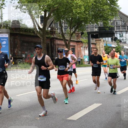 29.06.2025 - hella hamburg halbmarathon Yannick Fuchs http://msf.ph/oto/8162667 29.06.2025 10:39:36 20KM 1171, 1424, 2098, 2188, 2470, 3785, 3917, 4915, 4997, 5047, 5623, 5706, 6266, 6375, 6575, 6819, 6831, 7087, 7167, 7325, 7709, 7843, 8871, 9030, 9105, 9710, 9720, 10064, 10313, 10741, 11291, 11688, 12154, 12161, 12528, 12643, 12783, 13919, 15365, 15651, 15666, 15760, 16617, 16685, 16689, 16725, 16803, 16834, 17381, 17382, 17544, 17960, 18055, 18185, 18407, 18631, 18638, 18689, 18718, 18862, 19116 meine-sportfotos.de