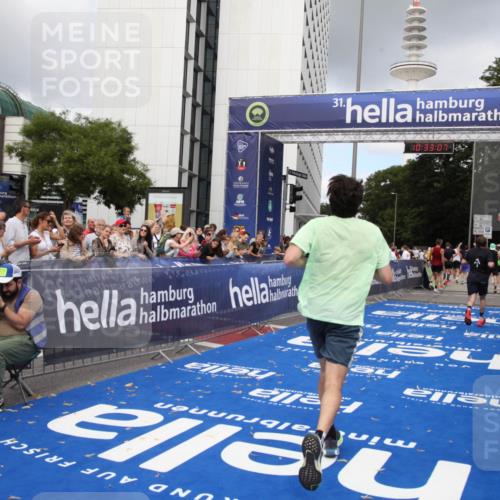 29.06.2025 - hella hamburg halbmarathon Michael Strokosch http://msf.ph/oto/8162746 29.06.2025 10:33:05 Ziel 11169, 18679 meine-sportfotos.de
