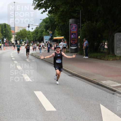 29.06.2025 - hella hamburg halbmarathon Yannick Fuchs http://msf.ph/oto/8162773 29.06.2025 10:21:33 20KM 7380, 9565, 13779, 14728, 16615, 17040, 17258, 18692, 19076 meine-sportfotos.de