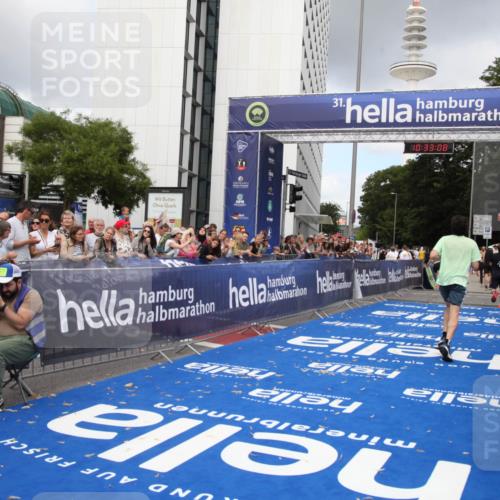 29.06.2025 - hella hamburg halbmarathon Michael Strokosch http://msf.ph/oto/8162787 29.06.2025 10:33:07 Ziel 11169, 14276, 17802, 18679 meine-sportfotos.de
