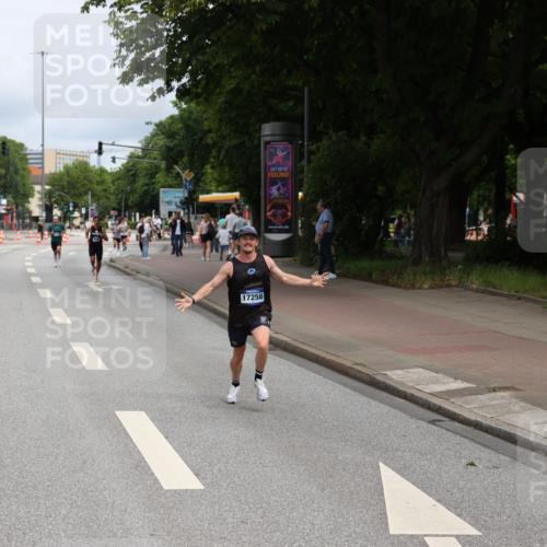29.06.2025 - hella hamburg halbmarathon Yannick Fuchs http://msf.ph/oto/8162799 29.06.2025 10:21:33 20KM 7380, 9565, 13779, 14728, 16615, 17040, 17258, 18692, 19076 meine-sportfotos.de