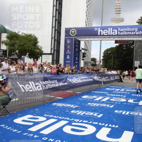 29.06.2025 - hella hamburg halbmarathon Michael Strokosch http://msf.ph/oto/8162813 29.06.2025 10:33:08 Ziel 11169, 14276, 17802, 18679 meine-sportfotos.de