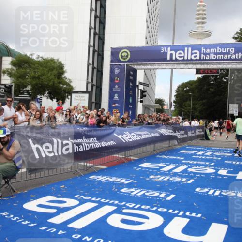 29.06.2025 - hella hamburg halbmarathon Michael Strokosch http://msf.ph/oto/8162817 29.06.2025 10:33:08 Ziel 11169, 14276, 17802, 18679 meine-sportfotos.de
