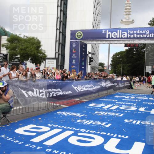 29.06.2025 - hella hamburg halbmarathon Michael Strokosch http://msf.ph/oto/8162838 29.06.2025 10:33:09 Ziel 6473, 11169, 14276, 17802 meine-sportfotos.de