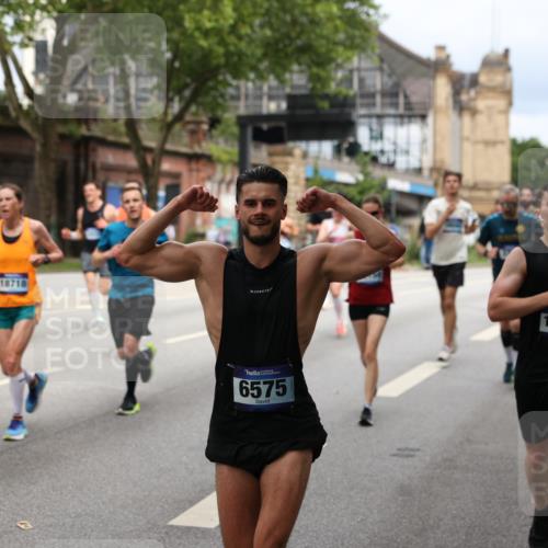 29.06.2025 - hella hamburg halbmarathon Yannick Fuchs http://msf.ph/oto/8162848 29.06.2025 10:39:38 20KM 1171, 2098, 2188, 2470, 3785, 3917, 4997, 5623, 5706, 6054, 6266, 6375, 6575, 6819, 6831, 7087, 7167, 7325, 7709, 7843, 8871, 9030, 9105, 9710, 9720, 10064, 10313, 10741, 11291, 11688, 12154, 12161, 12528, 12643, 12783, 13919, 15365, 15651, 15666, 15760, 16617, 16685, 16689, 16725, 16803, 16834, 17381, 17382, 17544, 17960, 18055, 18185, 18407, 18638, 18689, 18718, 18862, 19116 meine-sportfotos.de