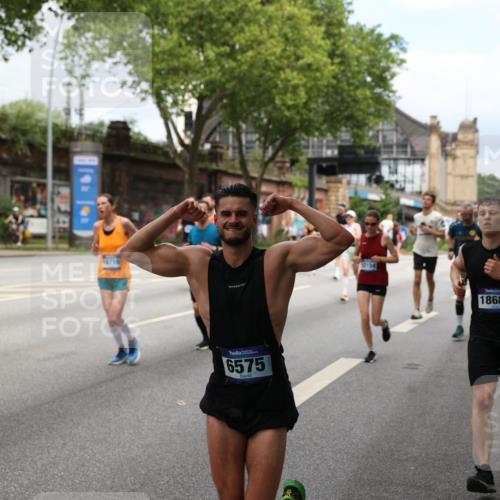 29.06.2025 - hella hamburg halbmarathon Yannick Fuchs http://msf.ph/oto/8162897 29.06.2025 10:39:39 20KM 1171, 2098, 2188, 2470, 3785, 3917, 4997, 5623, 5706, 6054, 6266, 6375, 6575, 6819, 6831, 7087, 7167, 7325, 7709, 7843, 8871, 9030, 9105, 9710, 9720, 10064, 10313, 10741, 11291, 11688, 11821, 12154, 12161, 12528, 12643, 12783, 13919, 15365, 15651, 15666, 15760, 16617, 16685, 16689, 16725, 16834, 17381, 17382, 17544, 17960, 18055, 18185, 18407, 18638, 18689, 18718, 18862, 19116 meine-sportfotos.de