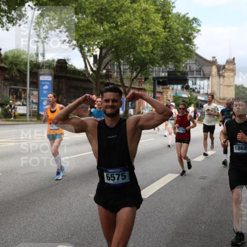 29.06.2025 - hella hamburg halbmarathon Yannick Fuchs http://msf.ph/oto/8162911 29.06.2025 10:39:39 20KM 1171, 2098, 2188, 2470, 3785, 3917, 4997, 5623, 5706, 6054, 6266, 6375, 6575, 6819, 6831, 7087, 7167, 7325, 7709, 7843, 8871, 9030, 9105, 9710, 9720, 10064, 10313, 10741, 11291, 11688, 11821, 12154, 12161, 12528, 12643, 12783, 13919, 15365, 15651, 15666, 15760, 16617, 16685, 16689, 16725, 16834, 17381, 17382, 17544, 17960, 18055, 18185, 18407, 18638, 18689, 18718, 18862, 19116 meine-sportfotos.de