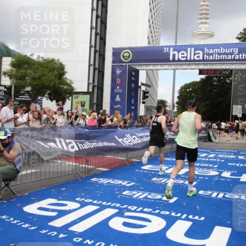 29.06.2025 - hella hamburg halbmarathon Michael Strokosch http://msf.ph/oto/8162914 29.06.2025 10:33:11 Ziel 1910, 6473, 14276, 17802 meine-sportfotos.de