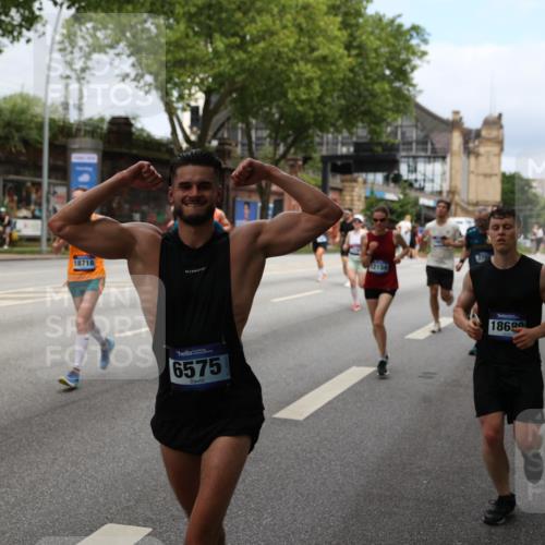 29.06.2025 - hella hamburg halbmarathon Yannick Fuchs http://msf.ph/oto/8162926 29.06.2025 10:39:39 20KM 1171, 2098, 2188, 2470, 3785, 3917, 4997, 5623, 5706, 6054, 6266, 6375, 6575, 6819, 6831, 7087, 7167, 7325, 7709, 7843, 8871, 9030, 9105, 9710, 9720, 10064, 10313, 10741, 11291, 11688, 11821, 12154, 12161, 12528, 12643, 12783, 13919, 15365, 15651, 15666, 15760, 16617, 16685, 16689, 16725, 16834, 17381, 17382, 17544, 17960, 18055, 18185, 18407, 18638, 18689, 18718, 18862, 19116 meine-sportfotos.de