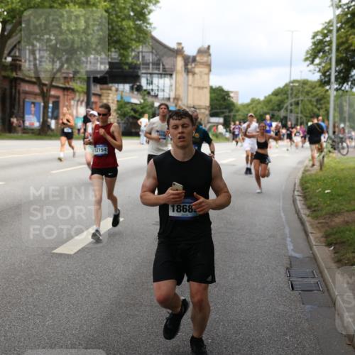 29.06.2025 - hella hamburg halbmarathon Yannick Fuchs http://msf.ph/oto/8162965 29.06.2025 10:39:39 20KM 1171, 2098, 2188, 2470, 3785, 3917, 4997, 5623, 5706, 6054, 6266, 6375, 6575, 6819, 6831, 7087, 7167, 7325, 7709, 7843, 8871, 9030, 9105, 9710, 9720, 10064, 10313, 10741, 11291, 11688, 11821, 12154, 12161, 12528, 12643, 12783, 13919, 15365, 15651, 15666, 15760, 16617, 16685, 16689, 16725, 16834, 17381, 17382, 17544, 17960, 18055, 18185, 18407, 18638, 18689, 18718, 18862, 19116 meine-sportfotos.de