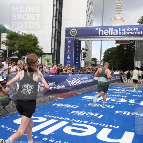 29.06.2025 - hella hamburg halbmarathon Michael Strokosch http://msf.ph/oto/8163035 29.06.2025 10:33:14 Ziel 1910, 6473, 14276, 17802 meine-sportfotos.de