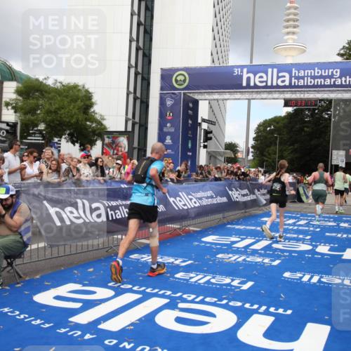 29.06.2025 - hella hamburg halbmarathon Michael Strokosch http://msf.ph/oto/8163103 29.06.2025 10:33:15 Ziel 1910, 6473, 14167, 14276, 17175, 17802 meine-sportfotos.de