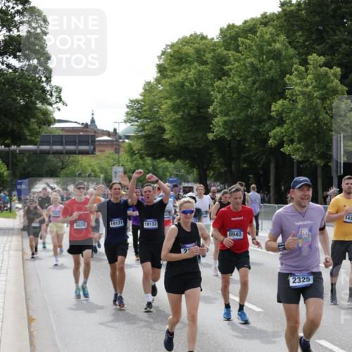 29.06.2025 - hella hamburg halbmarathon Jannik Wohlers http://msf.ph/oto/8163171 29.06.2025 10:20:19 Lombardsbrücke 1011, 1471, 2053, 2101, 2325, 2834, 2923, 2945, 3247, 3733, 3781, 4288, 4422, 4754, 4869, 5181, 5625, 6608, 8113, 8940, 9981, 10050, 10350, 11100, 11145, 11995, 12844, 14138, 14157, 14246, 14342, 14344, 14500, 14502, 14503, 14610, 14611, 14670, 15244, 15442, 15513, 16135, 16254, 16638, 16950, 17095, 17155, 17581, 17832, 17987, 18007, 18141, 18423, 18620, 18908, 19014, 19124, 19125, 19131, 19132 meine-sportfotos.de