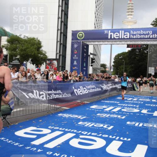 29.06.2025 - hella hamburg halbmarathon Michael Strokosch http://msf.ph/oto/8163191 29.06.2025 10:33:18 Ziel 1910, 1959, 6473, 7723, 9047, 14167, 17175, 18455 meine-sportfotos.de